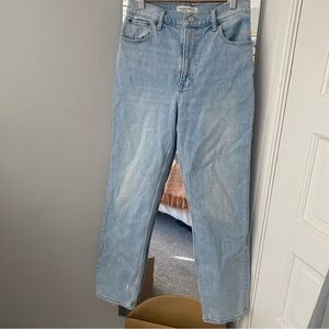 Abercrombie 90s Straight Ultra High Rise Jean